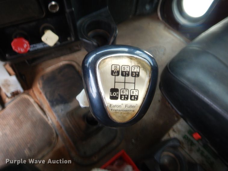 image for item HJ9380 2002 Peterbilt 357  semi truck