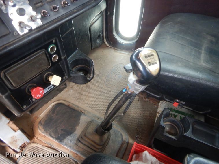 image for item HJ9380 2002 Peterbilt 357  semi truck