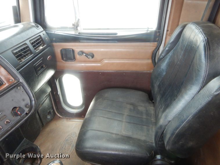 image for item HJ9380 2002 Peterbilt 357  semi truck