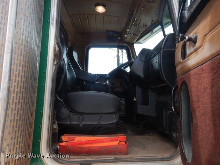 image for item HJ9380 2002 Peterbilt 357  semi truck