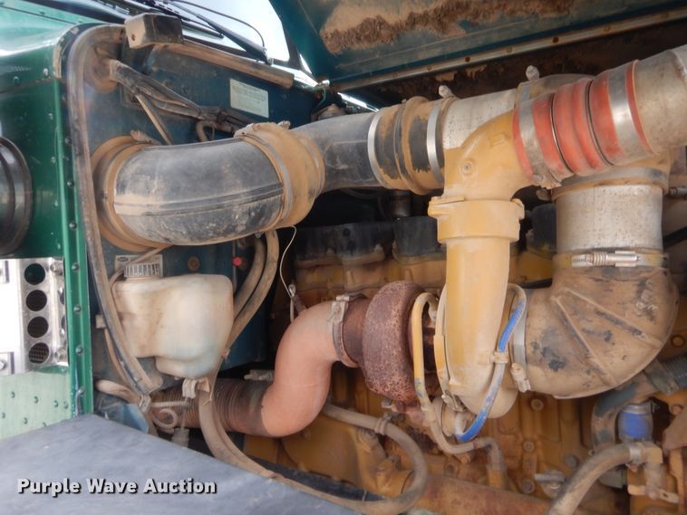 image for item HJ9380 2002 Peterbilt 357  semi truck