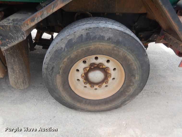 image for item HJ9380 2002 Peterbilt 357  semi truck