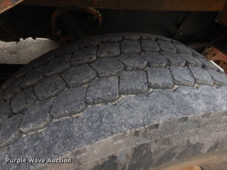 image for item HJ9380 2002 Peterbilt 357  semi truck