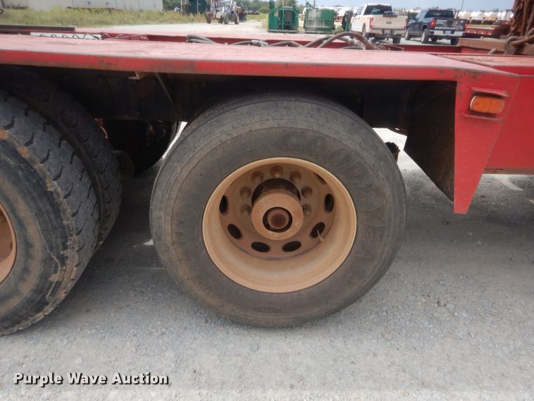 image for item HJ9380 2002 Peterbilt 357  semi truck