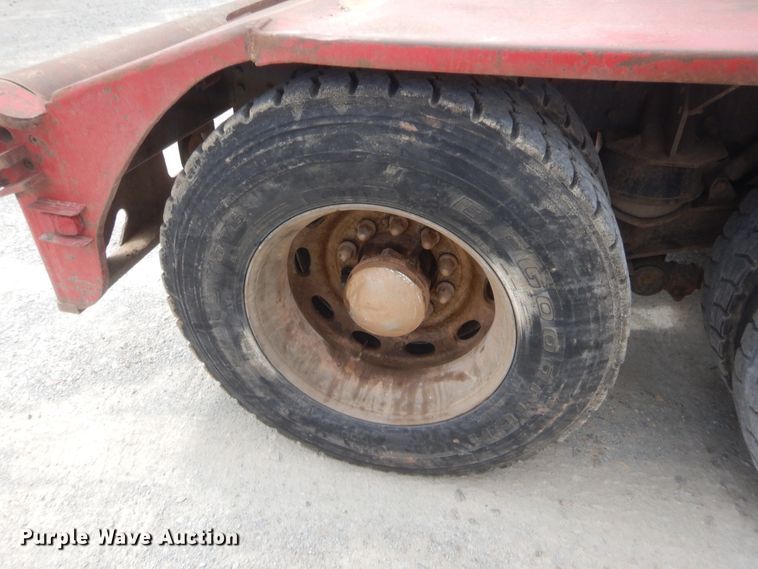 image for item HJ9380 2002 Peterbilt 357  semi truck