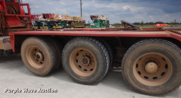 image for item HJ9380 2002 Peterbilt 357  semi truck