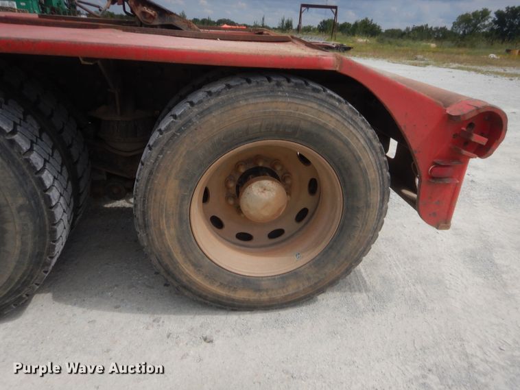 image for item HJ9380 2002 Peterbilt 357  semi truck