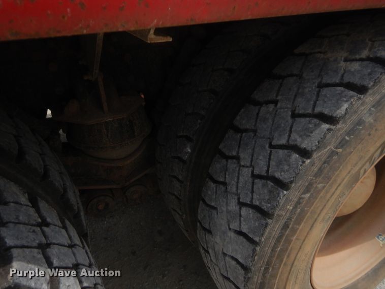 image for item HJ9380 2002 Peterbilt 357  semi truck