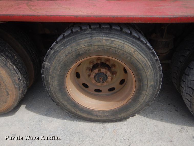 image for item HJ9380 2002 Peterbilt 357  semi truck