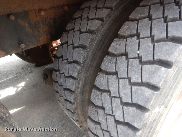 image for item HJ9380 2002 Peterbilt 357  semi truck