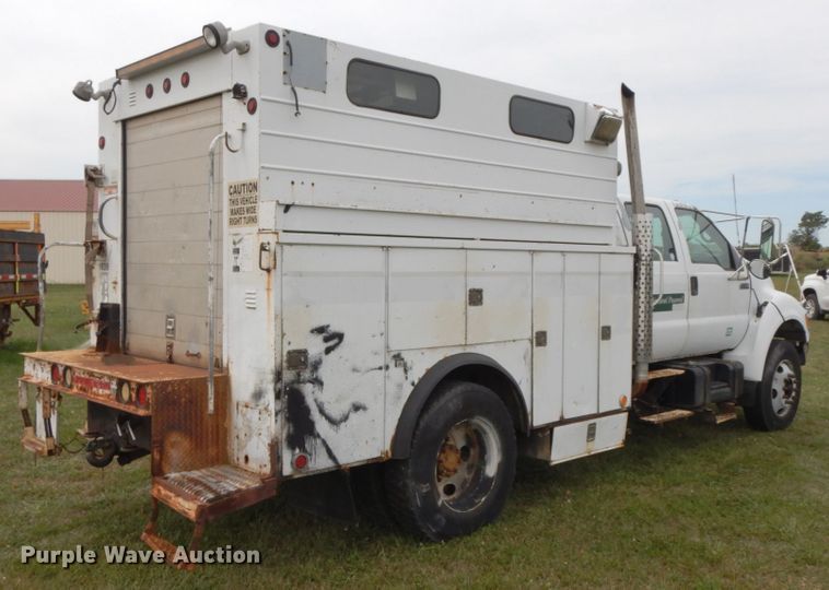 image for item HJ9604 2000 Ford F750 Super Duty XL  utility truck