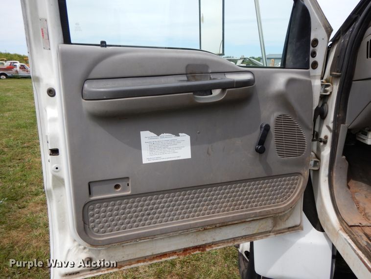 image for item HJ9604 2000 Ford F750 Super Duty XL  utility truck