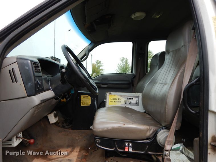 image for item HJ9604 2000 Ford F750 Super Duty XL  utility truck