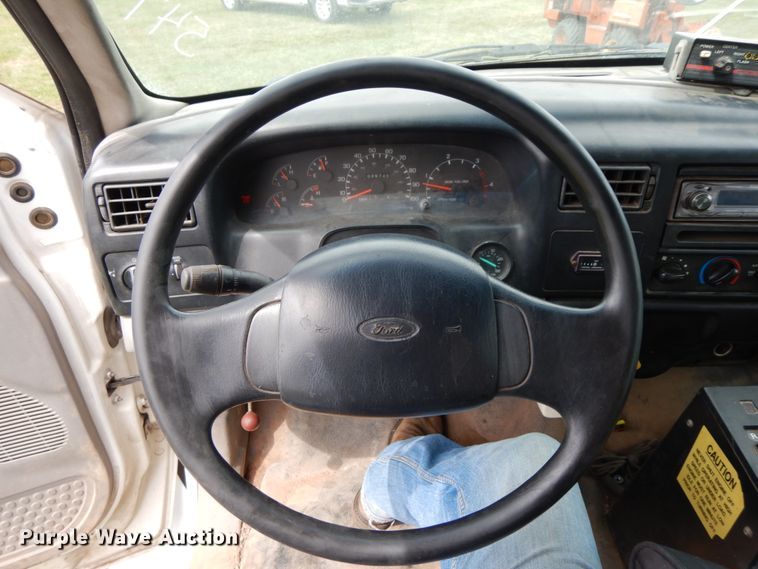 image for item HJ9604 2000 Ford F750 Super Duty XL  utility truck