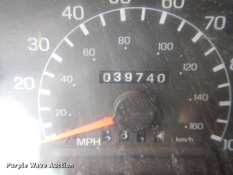 image for item HJ9604 2000 Ford F750 Super Duty XL  utility truck