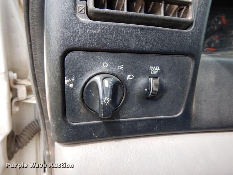 image for item HJ9604 2000 Ford F750 Super Duty XL  utility truck