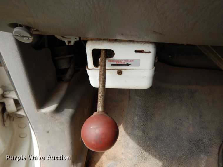 image for item HJ9604 2000 Ford F750 Super Duty XL  utility truck