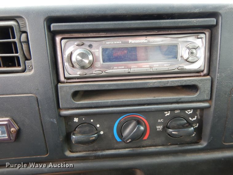 image for item HJ9604 2000 Ford F750 Super Duty XL  utility truck