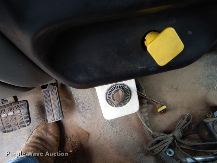 image for item HJ9604 2000 Ford F750 Super Duty XL  utility truck