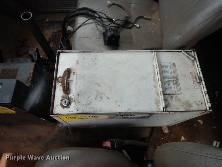 image for item HJ9604 2000 Ford F750 Super Duty XL  utility truck