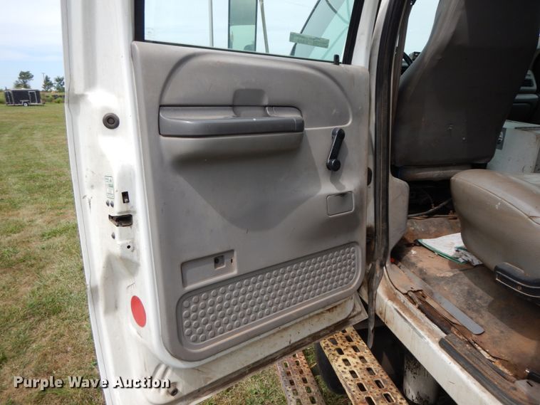 image for item HJ9604 2000 Ford F750 Super Duty XL  utility truck