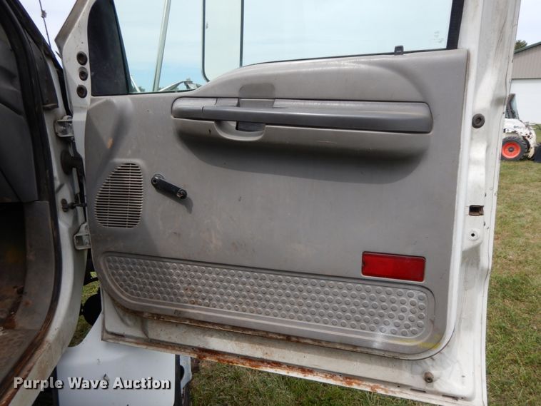 image for item HJ9604 2000 Ford F750 Super Duty XL  utility truck