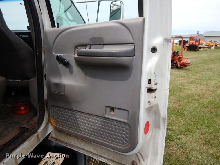 image for item HJ9604 2000 Ford F750 Super Duty XL  utility truck