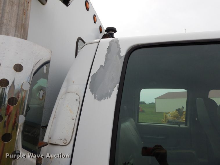 image for item HJ9604 2000 Ford F750 Super Duty XL  utility truck