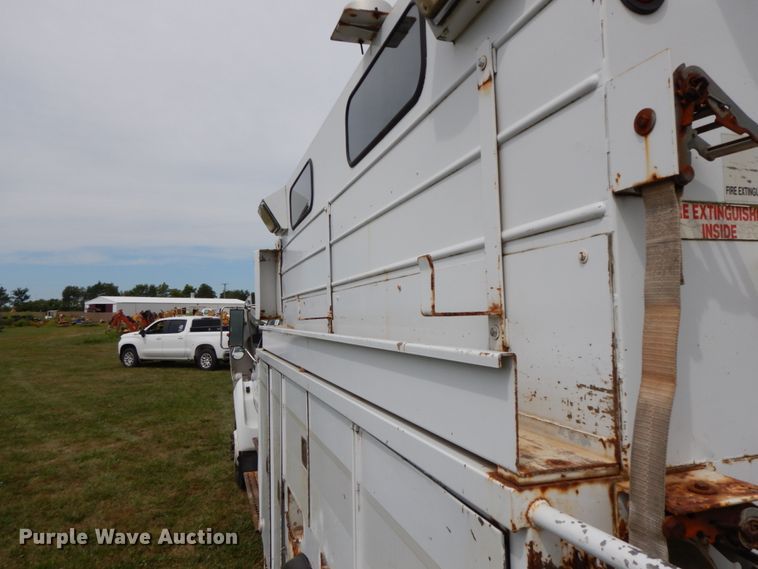 image for item HJ9604 2000 Ford F750 Super Duty XL  utility truck