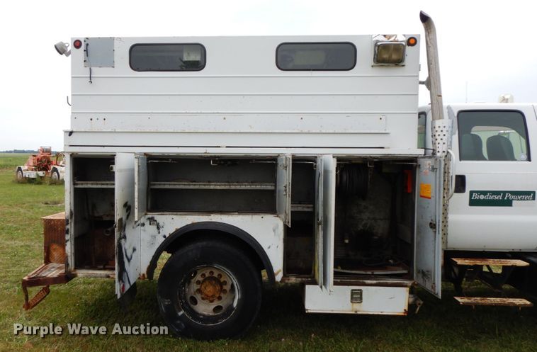 image for item HJ9604 2000 Ford F750 Super Duty XL  utility truck