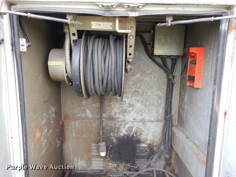 image for item HJ9604 2000 Ford F750 Super Duty XL  utility truck