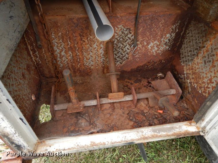 image for item HJ9604 2000 Ford F750 Super Duty XL  utility truck