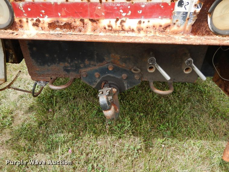 image for item HJ9604 2000 Ford F750 Super Duty XL  utility truck