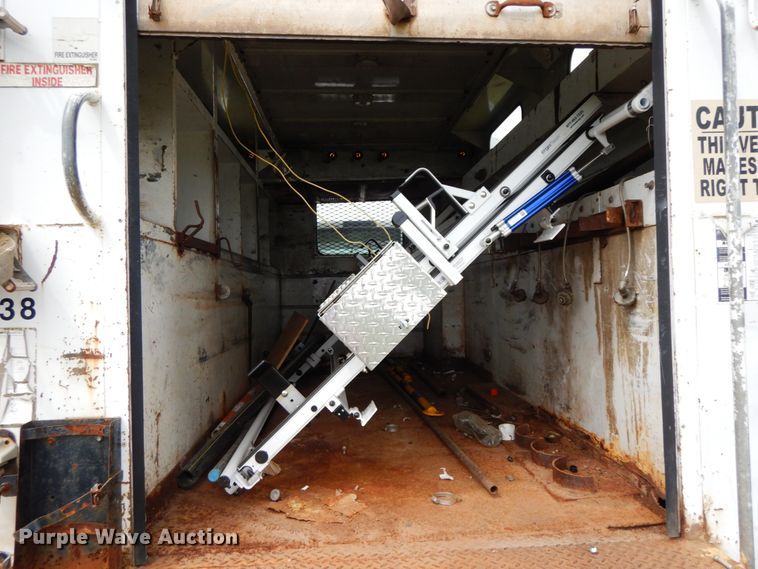 image for item HJ9604 2000 Ford F750 Super Duty XL  utility truck