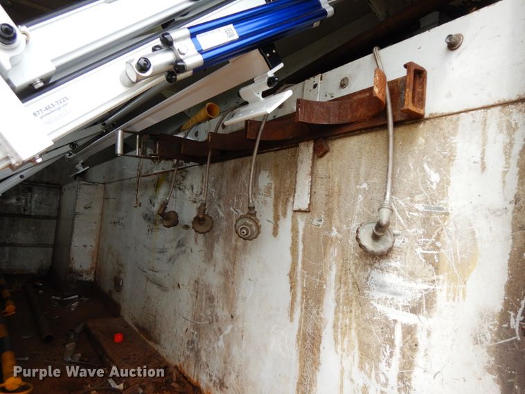 image for item HJ9604 2000 Ford F750 Super Duty XL  utility truck