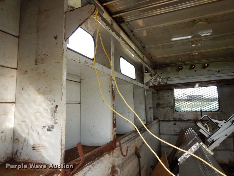 image for item HJ9604 2000 Ford F750 Super Duty XL  utility truck