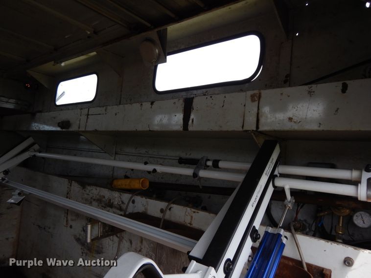 image for item HJ9604 2000 Ford F750 Super Duty XL  utility truck