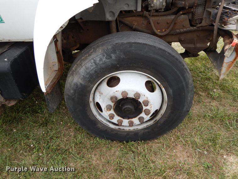 image for item HJ9604 2000 Ford F750 Super Duty XL  utility truck