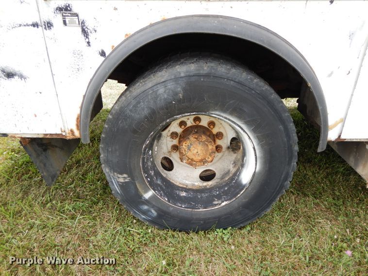 image for item HJ9604 2000 Ford F750 Super Duty XL  utility truck