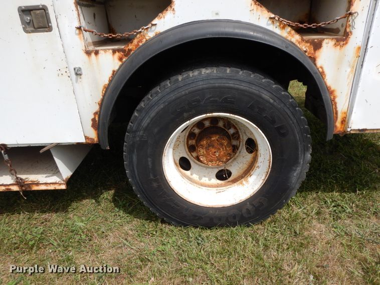 image for item HJ9604 2000 Ford F750 Super Duty XL  utility truck