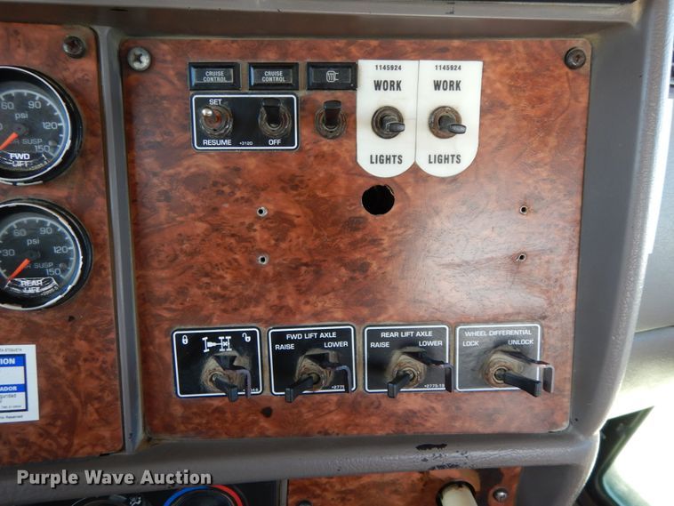 image for item HJ9608 2004 Kenworth W900  ready mix truck