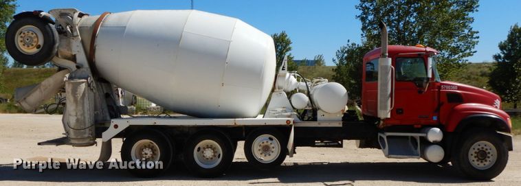 image for item HJ9610 2003 Mack Granite  ready mix truck