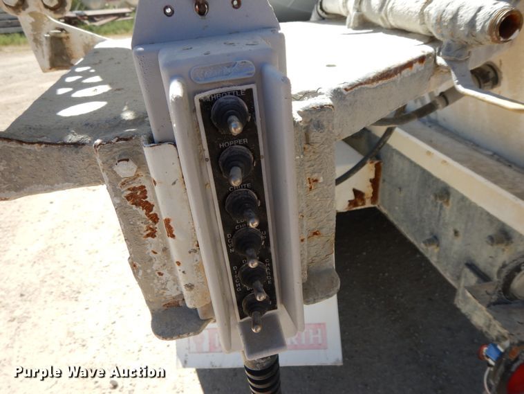 image for item HJ9610 2003 Mack Granite  ready mix truck