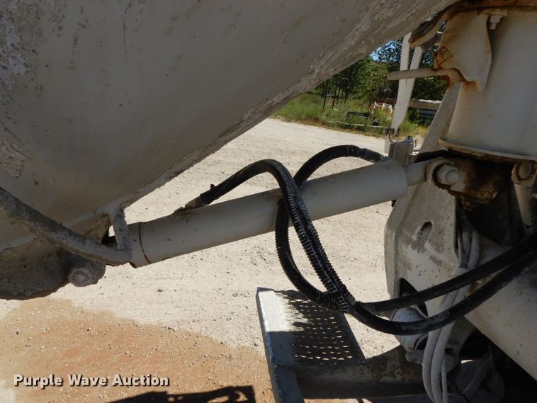 image for item HJ9610 2003 Mack Granite  ready mix truck