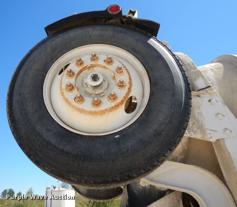 image for item HJ9610 2003 Mack Granite  ready mix truck