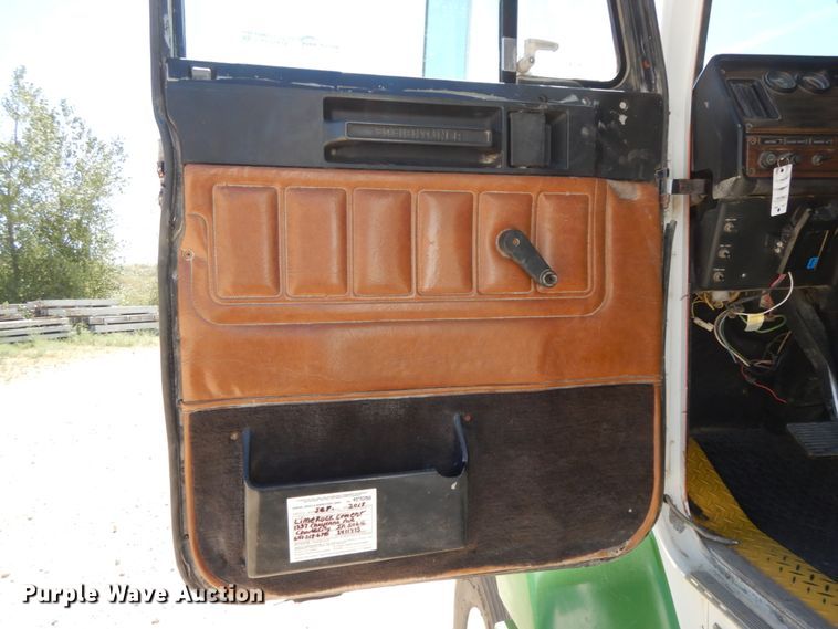 image for item HJ9613 1996 Freightliner FLD  dump truck