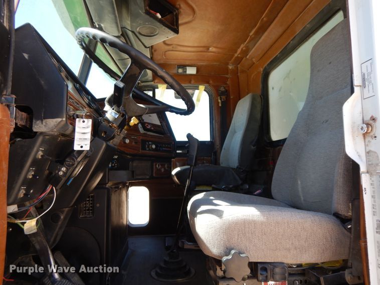 image for item HJ9613 1996 Freightliner FLD  dump truck