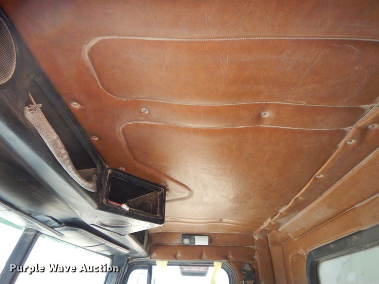 image for item HJ9613 1996 Freightliner FLD  dump truck