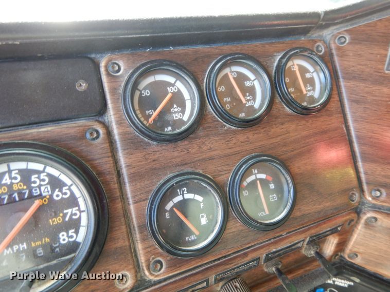 image for item HJ9613 1996 Freightliner FLD  dump truck