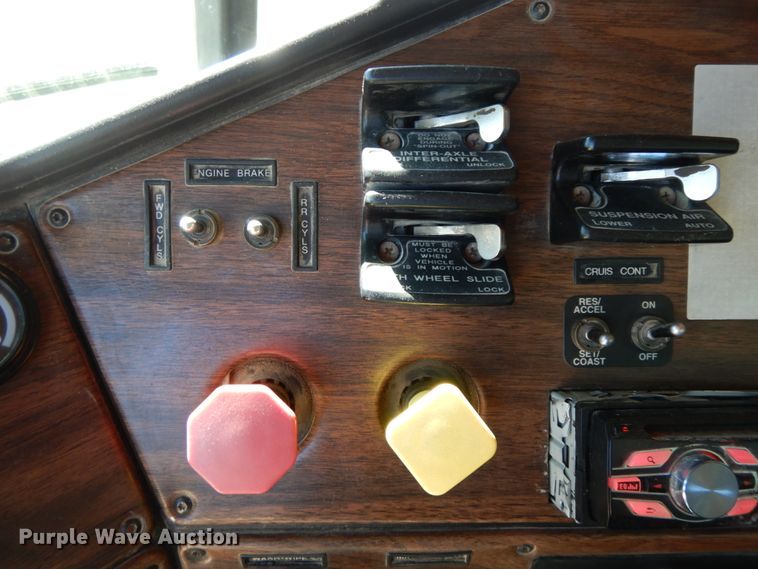 image for item HJ9613 1996 Freightliner FLD  dump truck